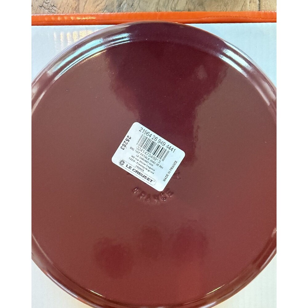Le Creuset Signature Cast Iron Petal Shallow Casserole 2.25qt Garnet Rhone NEW - Picture 15 of 16